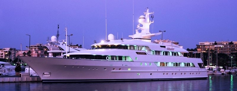 who owns paris yacht